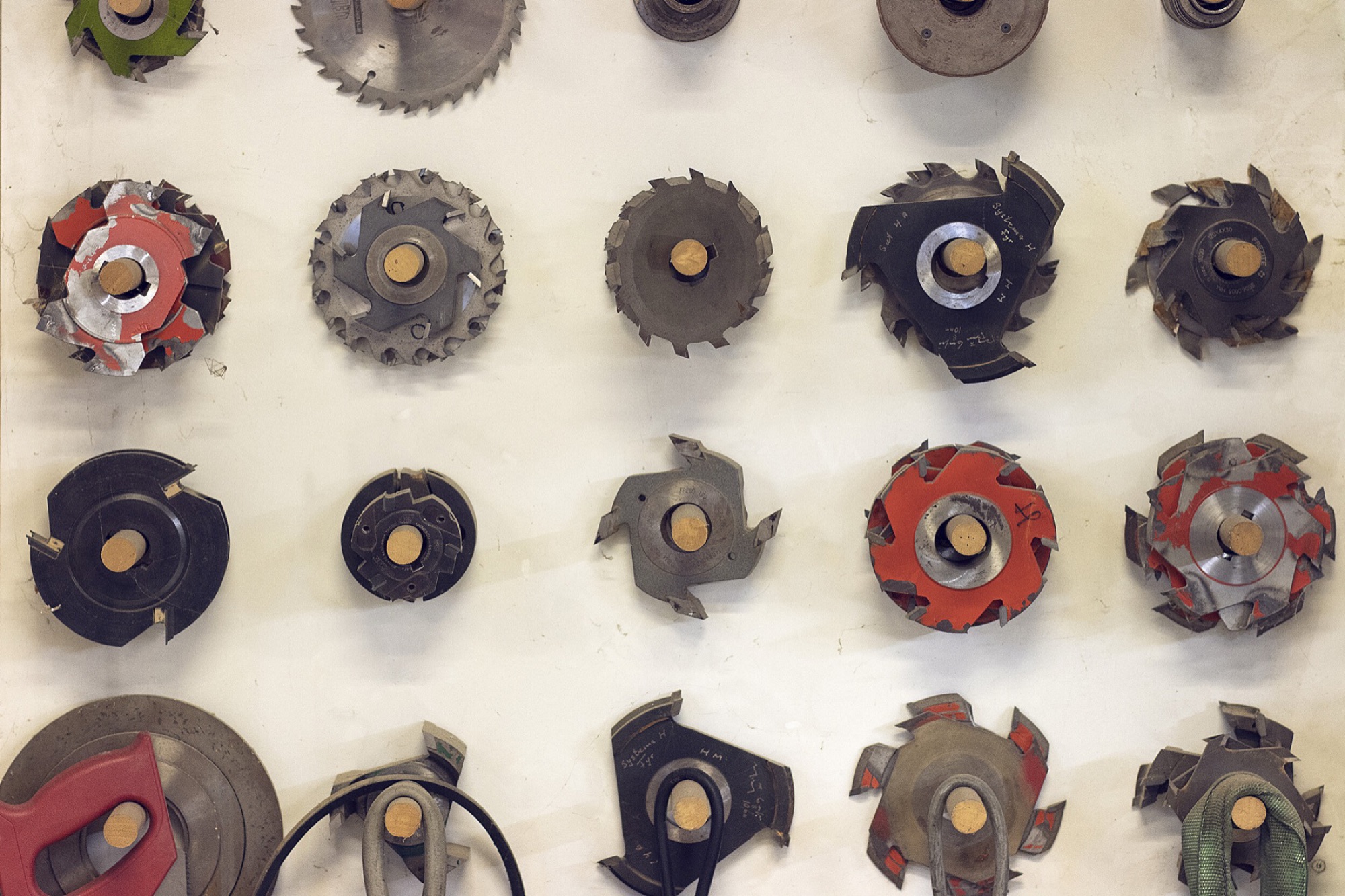 Profiling and saw blades for CNC and panel cutting
